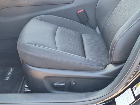 Used 2025 Nissan Altima 2.5 SV FWD image 14