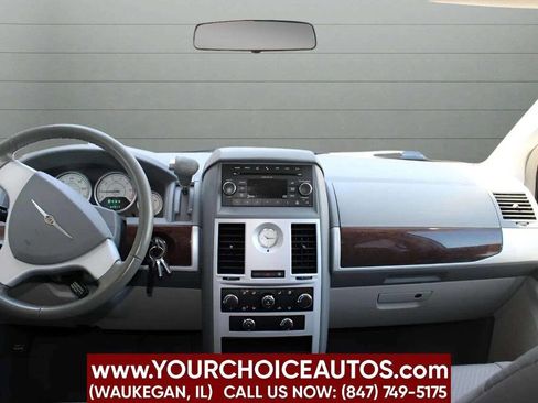 Used 2010 Chrysler Town & Country Touring image 30