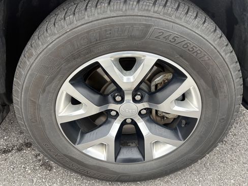 Used 2018 Jeep Cherokee Trailhawk w/ Quick Order Package 27L image 15