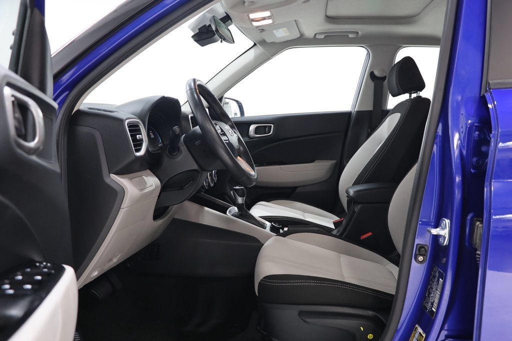 Used 2025 Hyundai Venue SEL FWD image 15