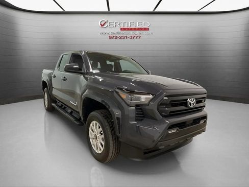 Used 2025 Toyota Tacoma SR5 image 3