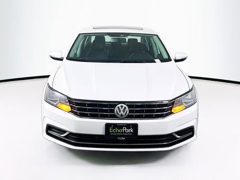 Used 2017 Volkswagen Passat 1.8T SE image 2