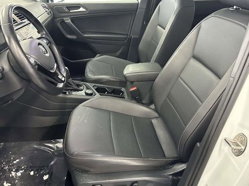 Certified 2021 Volkswagen Tiguan SE R-Line image 21