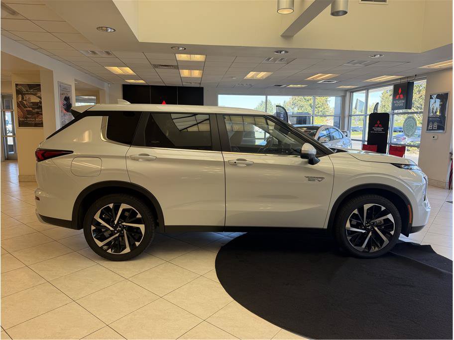 Used 2025 Mitsubishi Outlander Ralliart AWD/4WD image 4