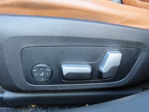 Used 2022 BMW 330i xDrive 330i xDrive w/ Driving Assistance Package image 32