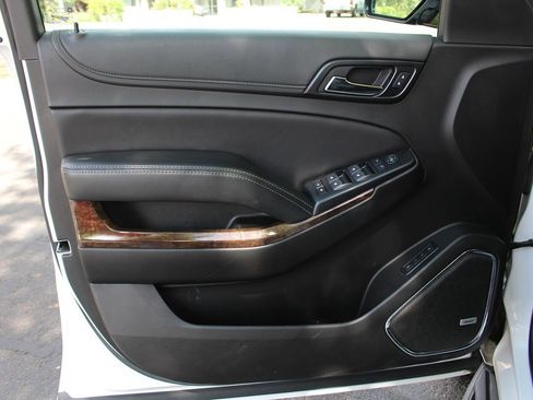 Used 2020 Chevrolet Suburban LT RWD image 12