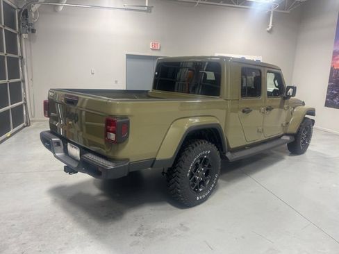 New 2025 Jeep Gladiator Sport image 5