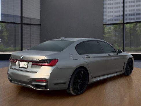 Used 2022 BMW 750i xDrive image 5