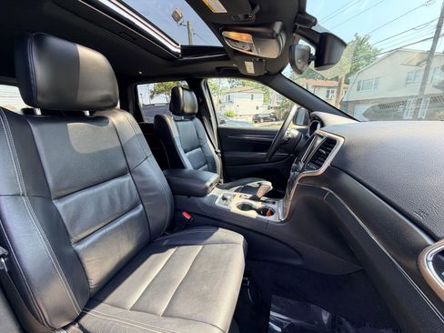 Used 2017 Jeep Grand Cherokee Limited AWD/4WD image 32
