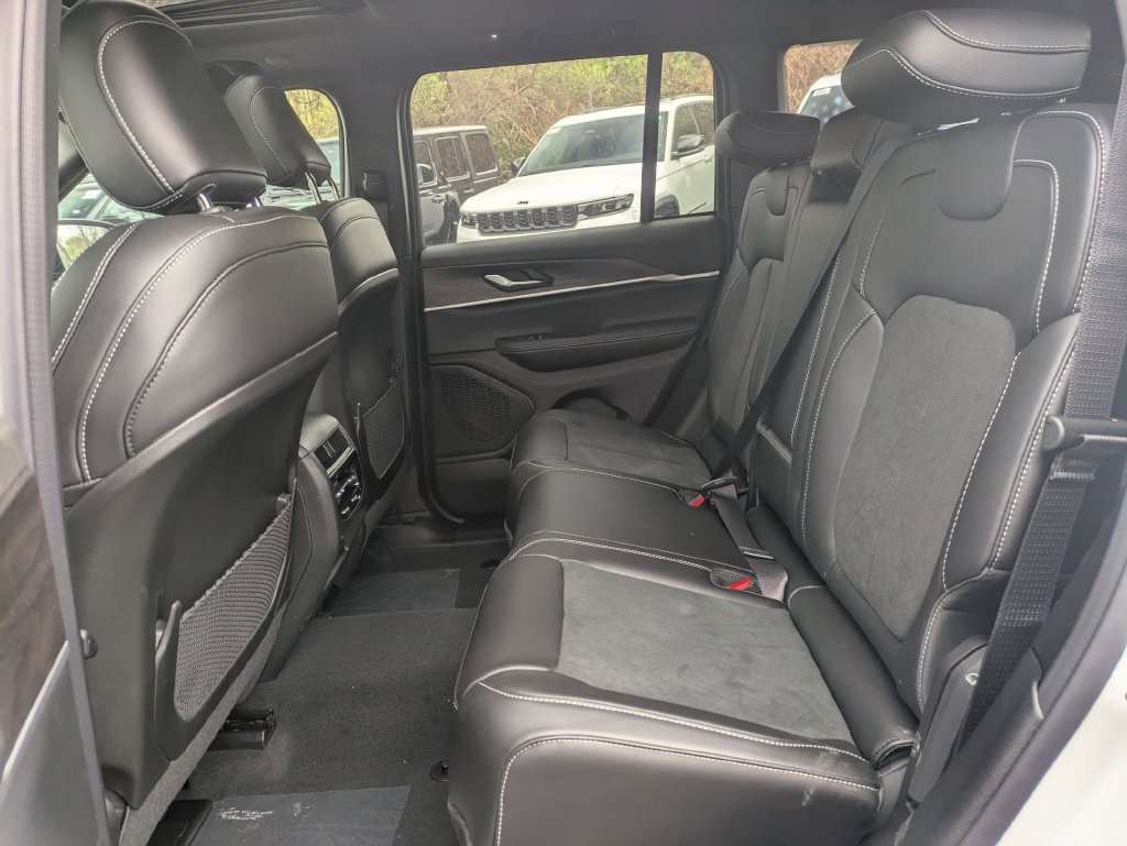 New 2026 Jeep Grand Cherokee Altitude AWD/4WD image 25