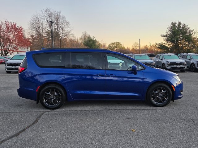 Used 2020 Chrysler Pacifica Touring-L Plus FWD image 9