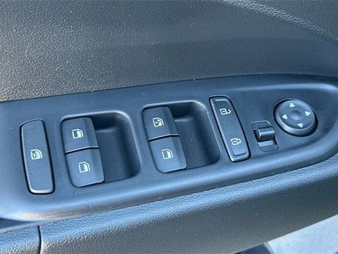 Used 2024 Hyundai Venue SEL image 12