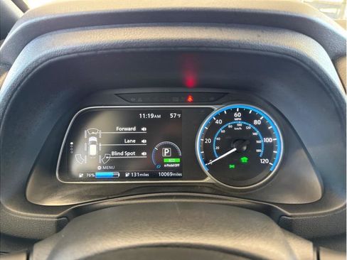 Used 2025 Nissan Leaf S image 15