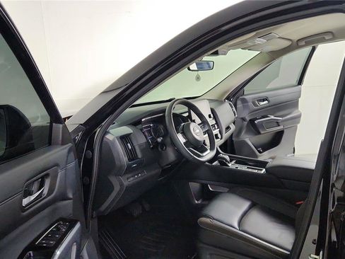 Certified 2024 Nissan Pathfinder SL image 15