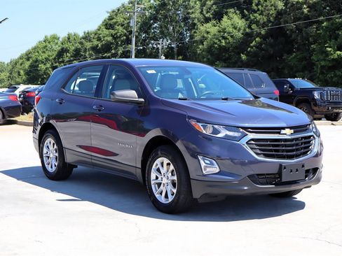 Used 2019 Chevrolet Equinox LS w/ LPO, Floor Liner Package AWD/4WD image 9