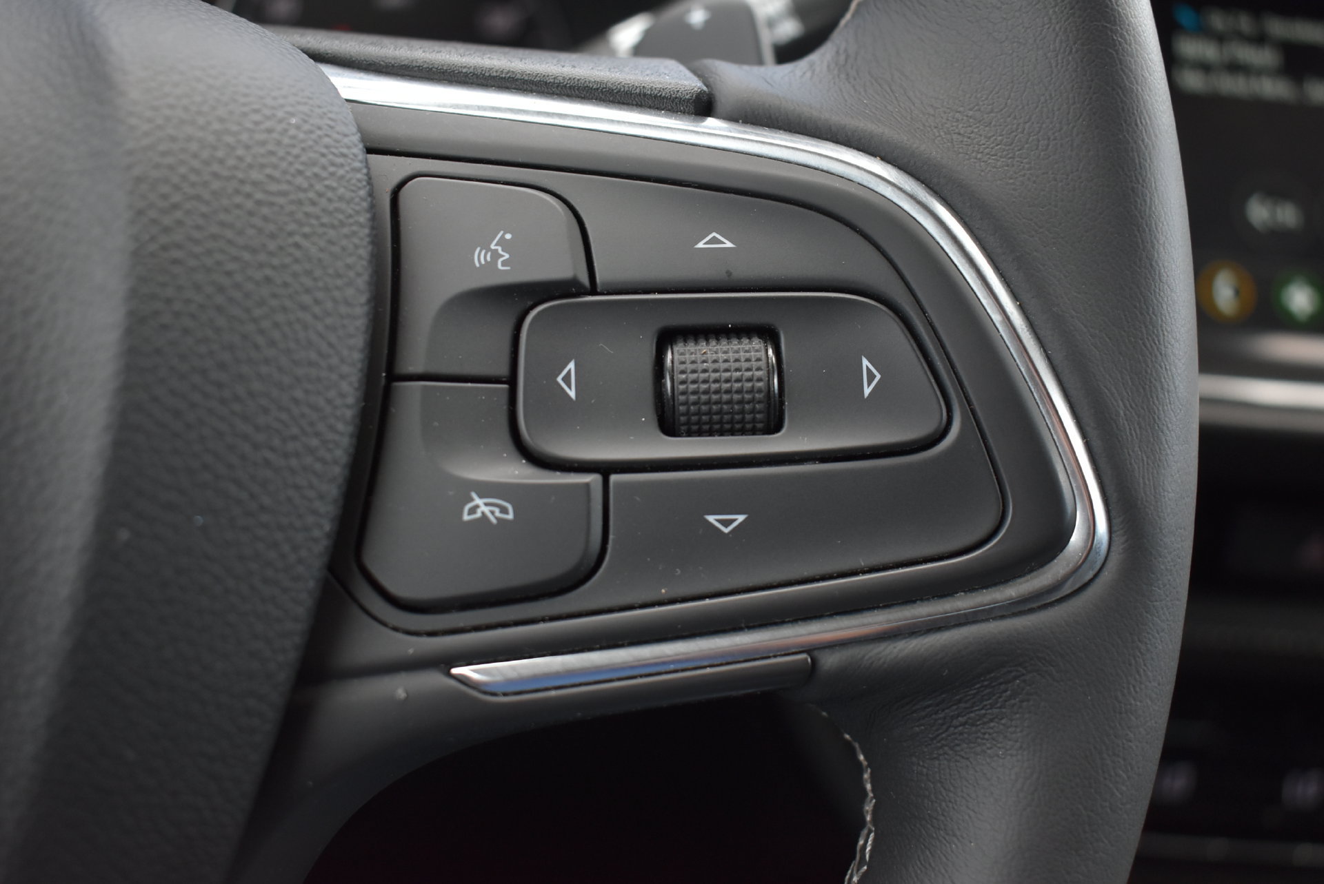 Used 2023 Buick Envision Essence w/ Sport Touring Package AWD/4WD image 21