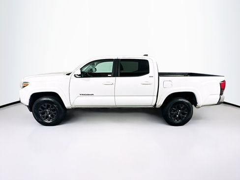 Used 2021 Toyota Tacoma SR5 AWD/4WD image 4