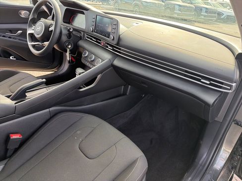 Used 2024 Hyundai Elantra SE image 9