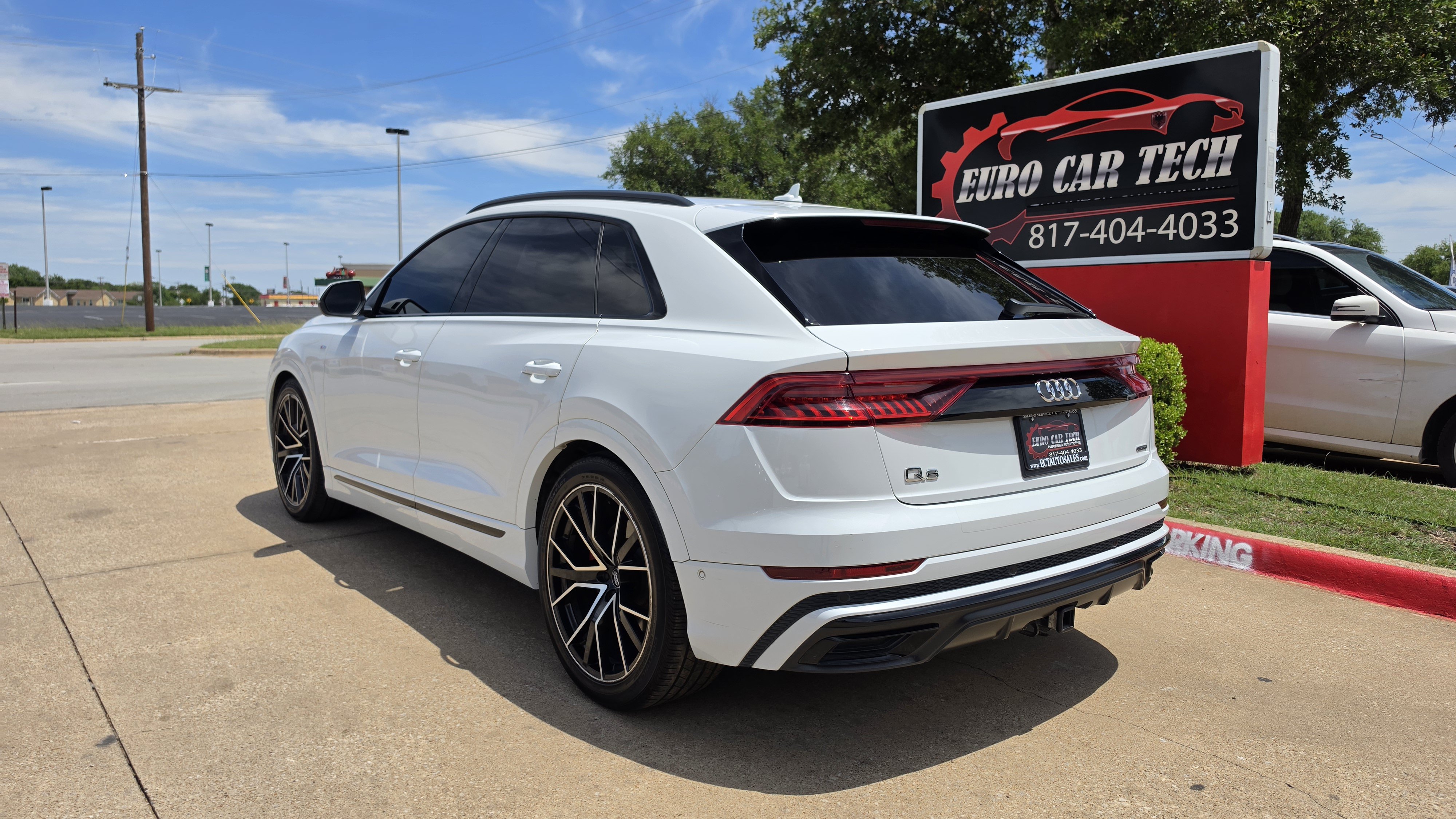 Used 2019 Audi Q8 Prestige w/ Luxury Package AWD/4WD image 3