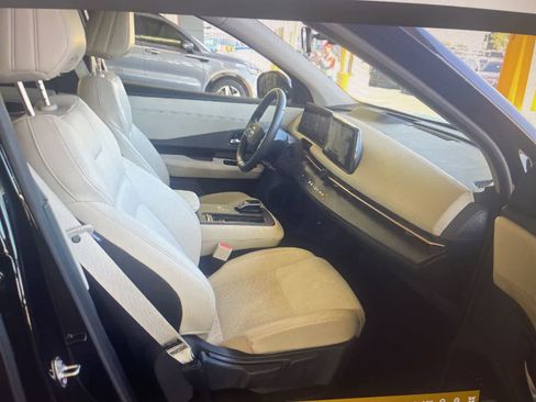 Used 2023 Nissan Ariya AWD image 7