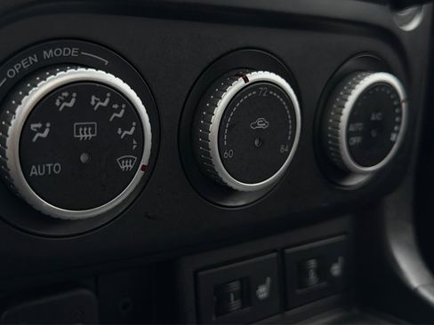 Used 2012 MAZDA MX-5 Miata Grand Touring w/ Premium Pkg image 18