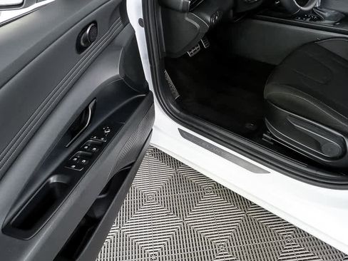 Certified 2025 Hyundai Elantra Sport image 7
