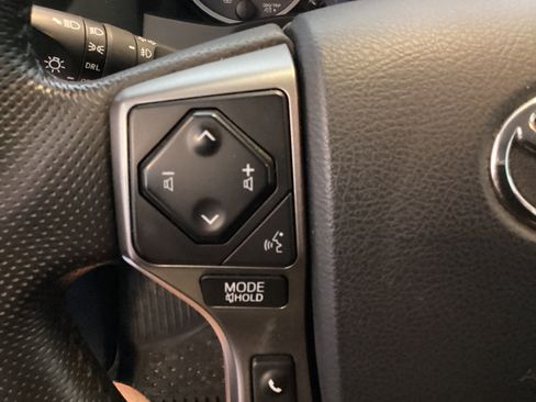 Used 2019 Toyota Tacoma SR5 AWD/4WD image 33
