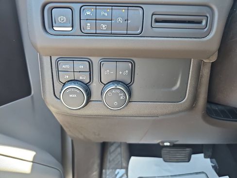 Used 2023 Chevrolet Suburban LT w/ Luxury Package AWD/4WD image 36