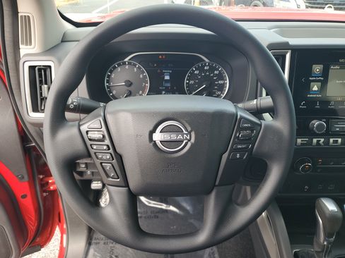 Certified 2025 Nissan Frontier SV RWD image 15