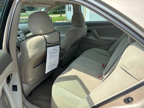 Used 2009 Toyota Camry LE FWD image 3
