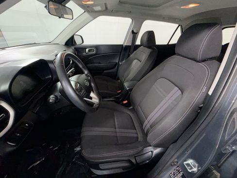 Used 2023 Hyundai Venue SEL FWD image 13