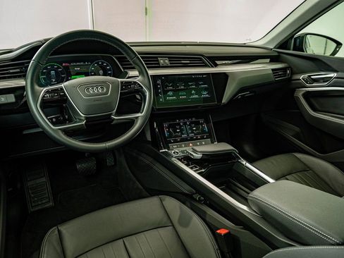 Used 2022 Audi e-tron Premium w/ Convenience Plus Package image 3
