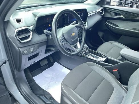 Used 2024 Chevrolet TrailBlazer LT w/ LT Cold Weather Package FWD image 10
