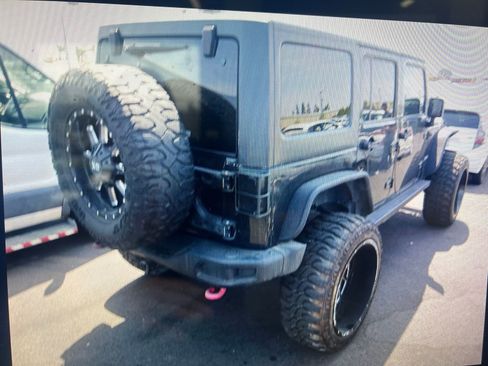 Used 2018 Jeep Wrangler Unlimited Rubicon image 2