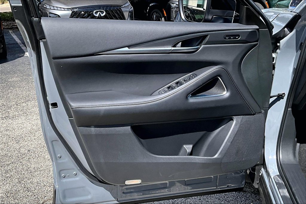New 2027 INFINITI QX60 Luxe FWD image 12