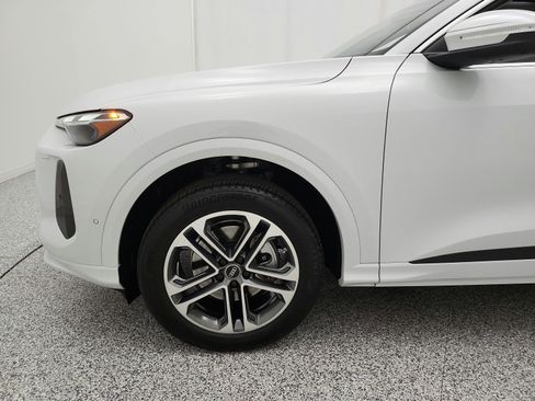 Used 2025 Audi Q5 Premium w/ Convenience Package AWD/4WD image 17
