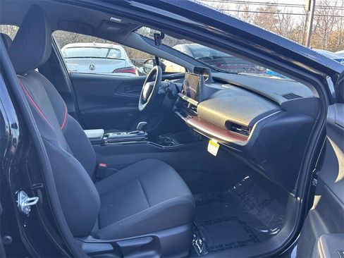 Used 2025 Toyota Prius SE image 17