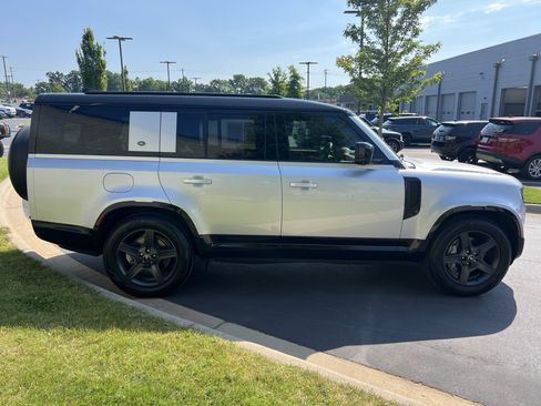 Certified 2023 Land Rover Defender 130 X-Dynamic SE AWD/4WD image 8