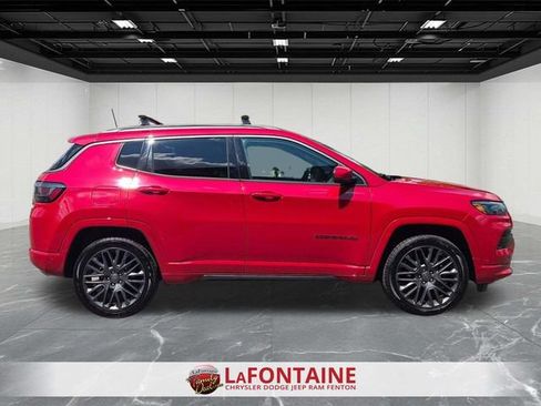 Certified 2022 Jeep Compass Limited w/ (RED) Package AWD/4WD image 6