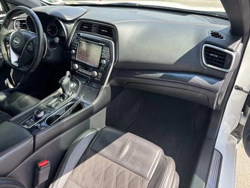 Used 2023 Nissan Maxima SR w/ Sport Mat Group FWD image 21