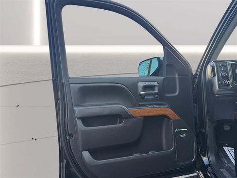 Used 2018 Chevrolet Silverado 1500 High Country AWD/4WD image 16