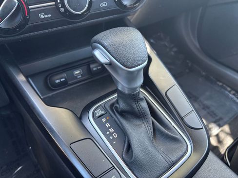 Used 2025 Kia Soul LX w/ LX Technology Package FWD image 40