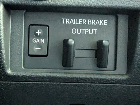 Used 2021 Toyota Tundra Limited w/ Limited Premium Package image 33