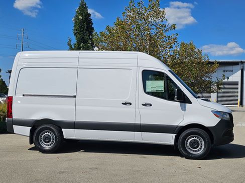 New 2025 Mercedes-Benz Sprinter 2500 image 3