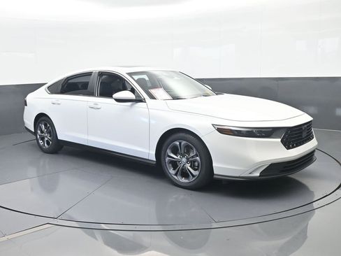 Used 2023 Honda Accord EX image 8