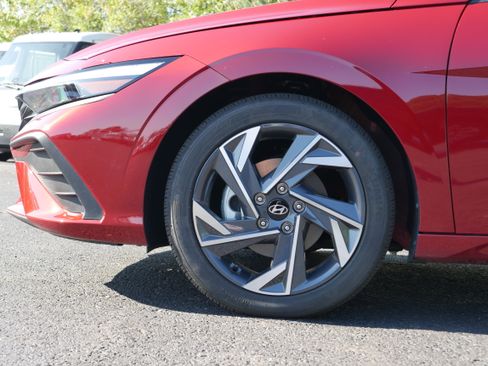 Used 2025 Hyundai Elantra Sport w/ Cargo Package image 11