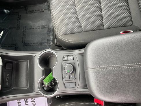 Used 2023 GMC Terrain SLE w/ Driver Convenience Package image 29