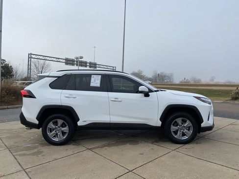 Used 2022 Toyota RAV4 XLE image 12