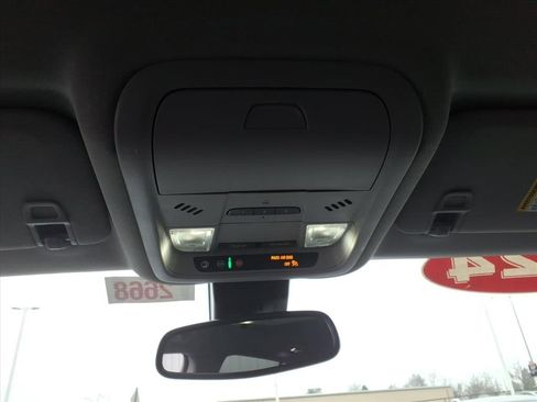 Used 2024 GMC Terrain SLT image 24