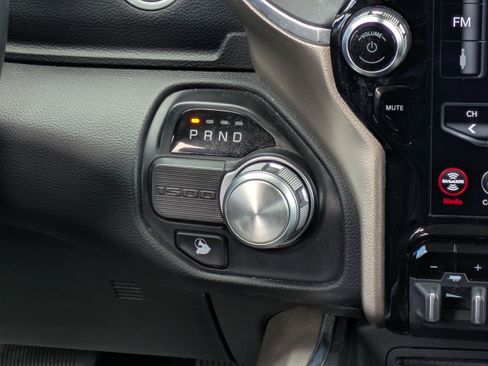 Used 2019 RAM 1500 Laramie RWD image 17